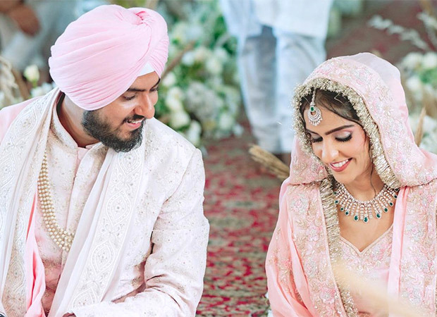 Asees Kaur, Goldie Sohel ile düğümü bağlar ve mutlu bir düğünün ilk görüntüsünü paylaşır, resimlere bakın: Bollywood Haberleri