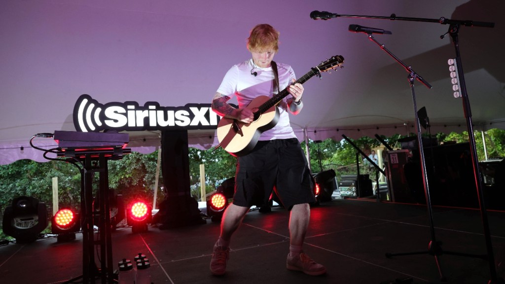 Ed Sheeran rocks to star crowd at SiriusXM concert in Amagansett – The Hollywood Reporter